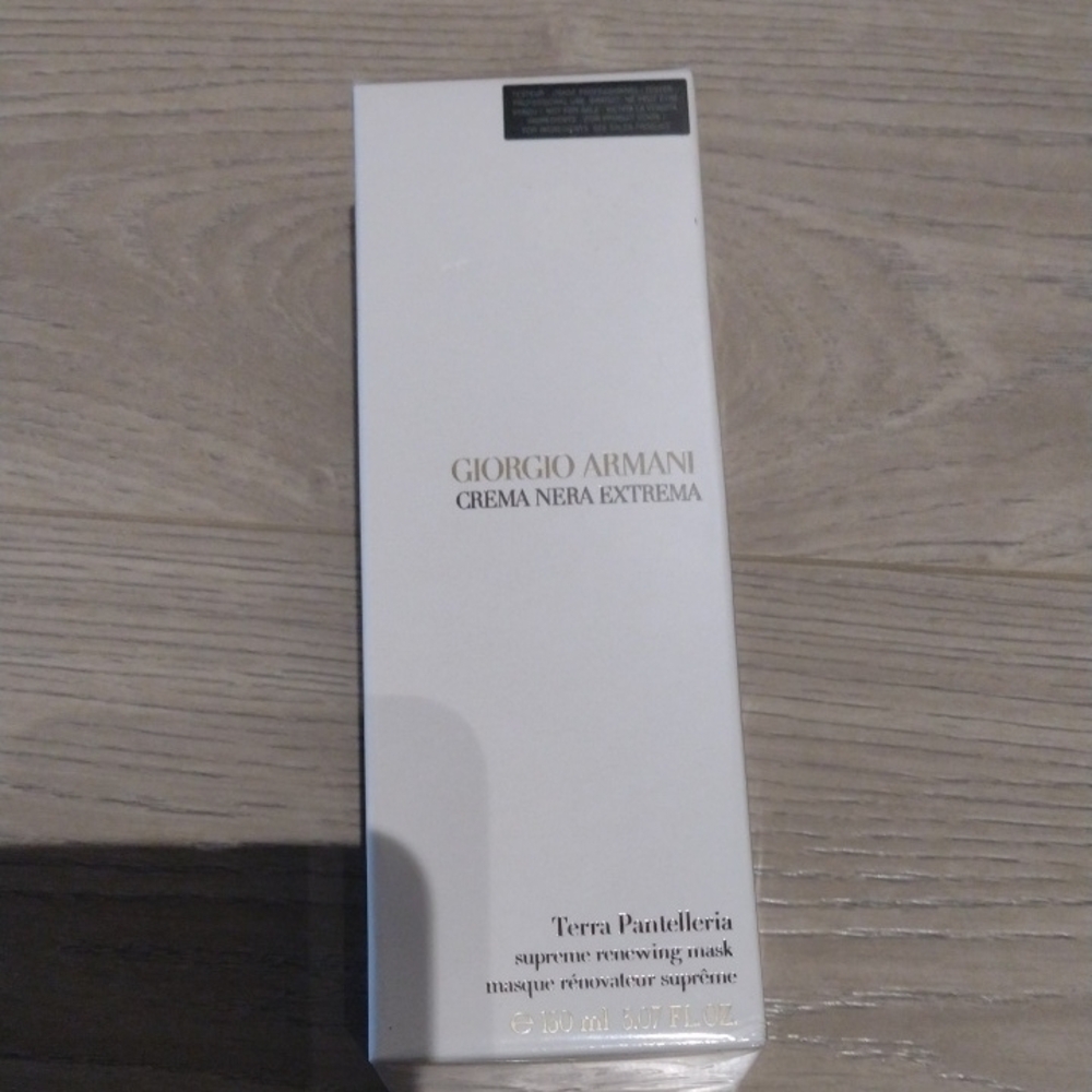 Giorgio Armani Crema Nera Extrema Mask